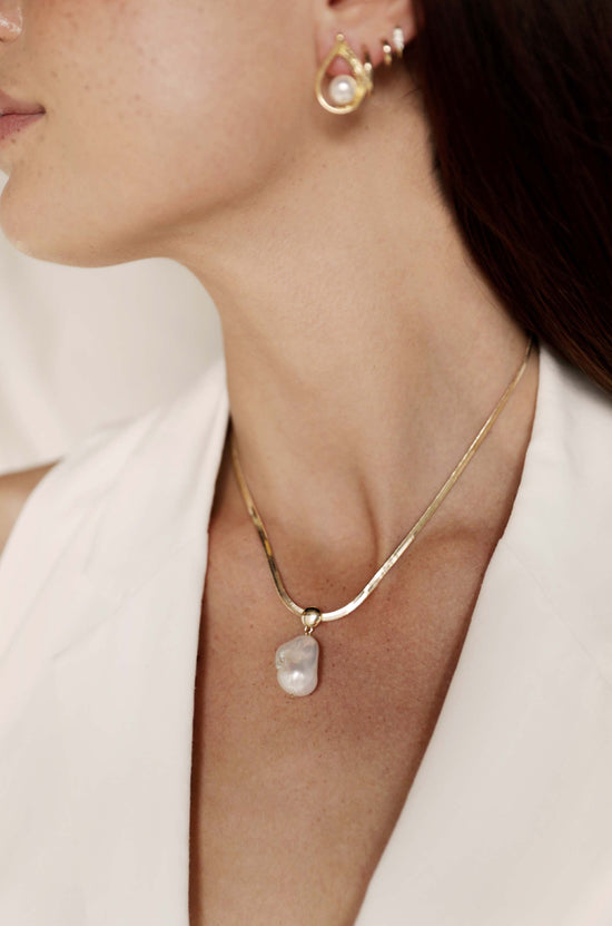 Baroque Pearl Pendant 18k Gold Plated Snake Chain Necklace on a model